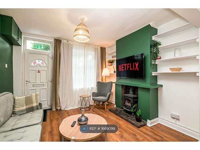 2 Bedroom Terraced House To Rent In Vale St, Kettering, NN16