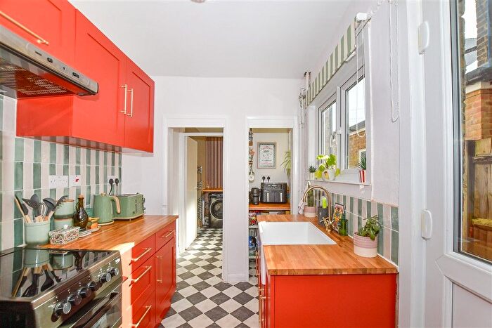 2 Bedroom Terraced House For Sale In Victoria Street, Maidstone, Kent, ME16
