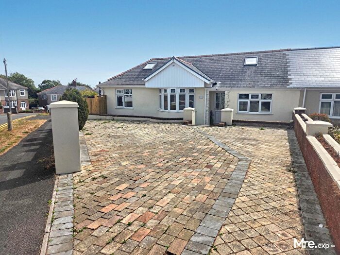 4 Bedroom Semi-Detached Bungalow For Sale In Fairfield Road, Bridgend, CF31