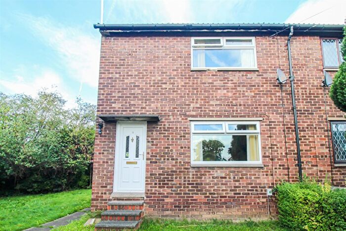 2 Bedroom Semi-Detached House For Sale In Starbeck Road, Wakefield, WF1