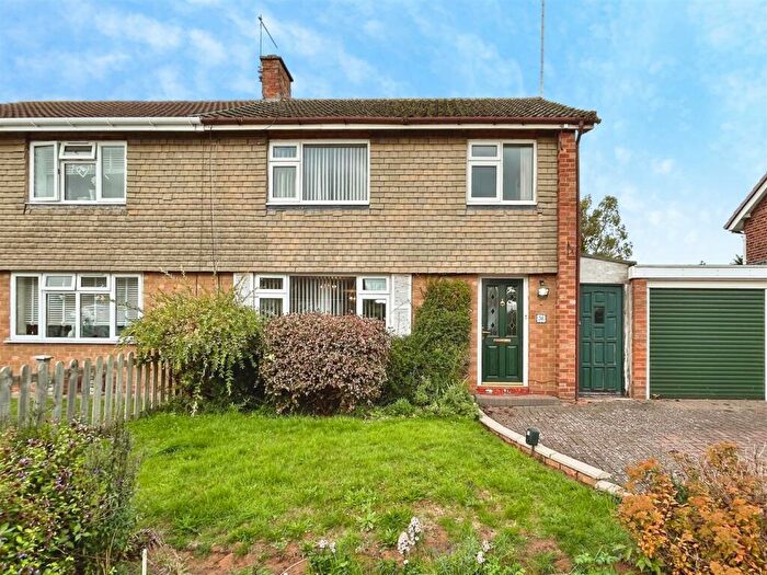 3 Bedroom Semi-Detached House For Sale In Newnham Road, Leamington Spa, CV32