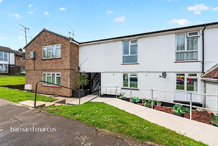 1 Bedroom Flat For Sale In Long Walk, Epsom, KT18
