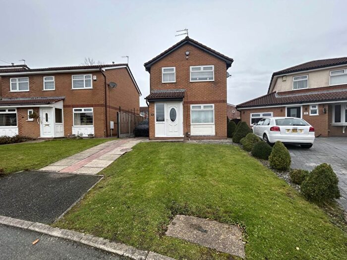 3 Bedroom Detached House For Sale In Ferndown Avenue, Chadderton, Oldham, OL9
