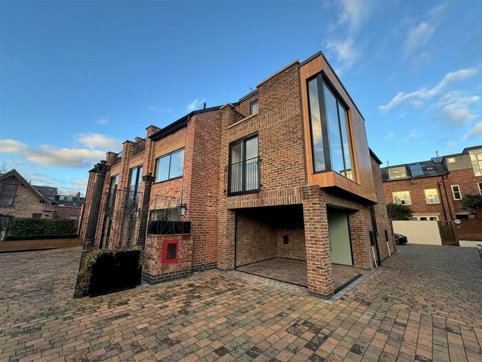 2 Bedroom Town House For Sale In Marygate Mews, Bootham, York, YO30