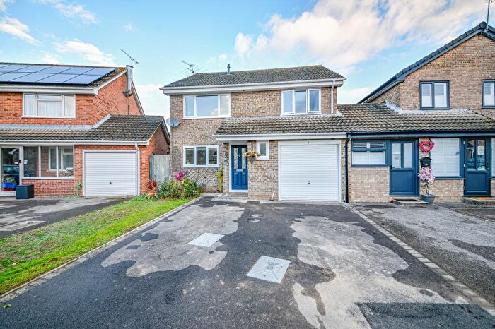 4 Bedroom Link Detached House For Sale In Longfield Road, Fair Oak, Eastleigh, SO50