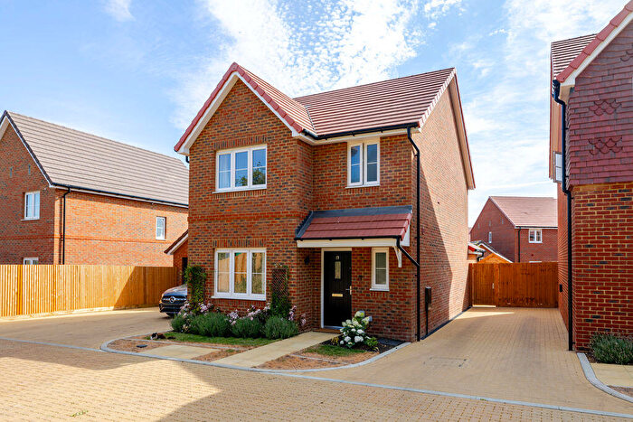 3 Bedroom Detached House For Sale In Fisher Close, Warlingham, CR6