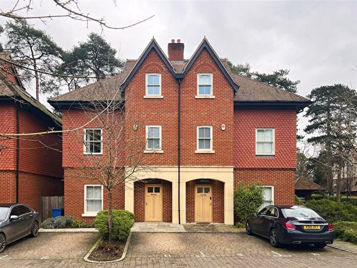 4 Bedroom Town House To Rent In Queensbury Gardens, Ascot, SL5