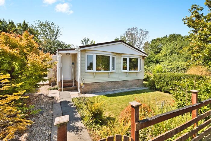 2 Bedroom Mobile/park Home For Sale In Coppitts Hill, Yeovil, BA21