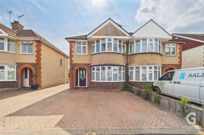 3 Bedroom Semi-Detached House For Sale In Hevers Avenue, Horley, Surrey, RH6