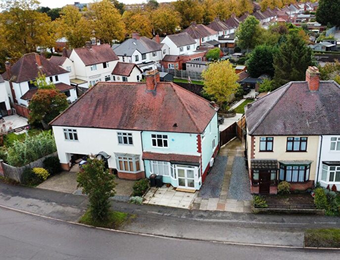 3 Bedroom Semi-Detached House For Sale In Brookdale Road, Nuneaton, CV10