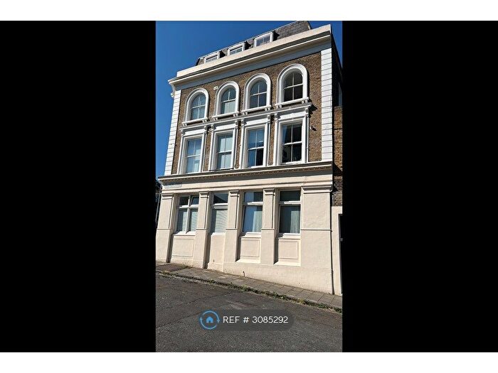 1 Bedroom Flat To Rent In Wandsworth Road, Clapham, SW8