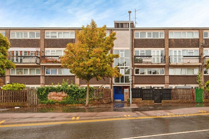 3 Bedroom Flat To Rent In Leyton Grange Estate, London, E10