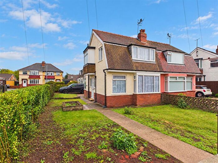 3 Bedroom Semi-Detached House For Sale In West Park Avenue, Scarborough, YO12