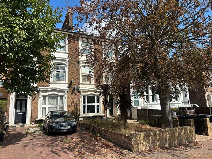2 Bedroom Flat For Sale In A Laurel Grove, Penge, London, SE20