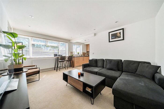 1 Bedroom Apartment For Sale In Hereford Road, Monmouth, Monmouthshire, NP25
