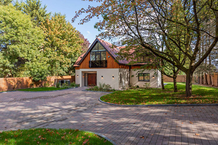 3 Bedroom Detached House For Sale In Astilbe Mansion, Brockley Hill, Stanmore, HA7