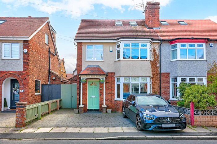 4 Bedroom Semi-Detached House For Sale In Earls Close, Liverpool, L23