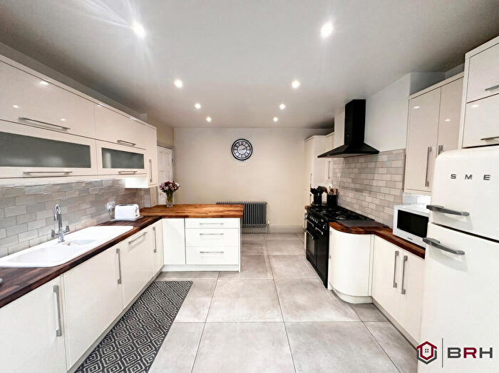 4 Bedroom Semi-Detached House For Sale In Marlborough Road, Doncaster, DN2