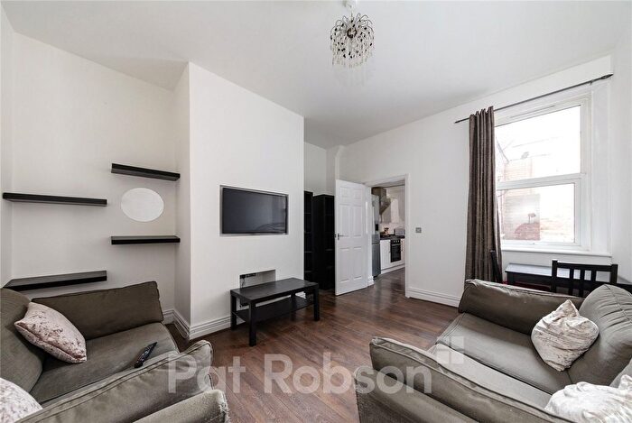 2 Bedroom Flat For Sale In Dinsdale Road, Sandyford, Newcastle Upon Tyne, NE2