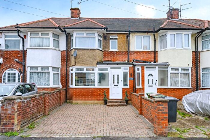 3 Bedroom Terraced House For Sale In Willow Way, Luton, Bedfordshire, LU3