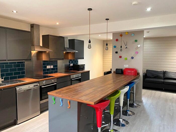 1 Bedroom Terraced House To Rent In Brook Street, Huddersfield, HD5