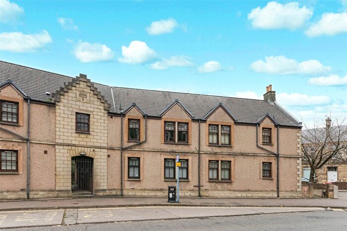 2 Bedroom Flat For Sale In Arnothill Bank, Falkirk, Stirlingshire, FK1