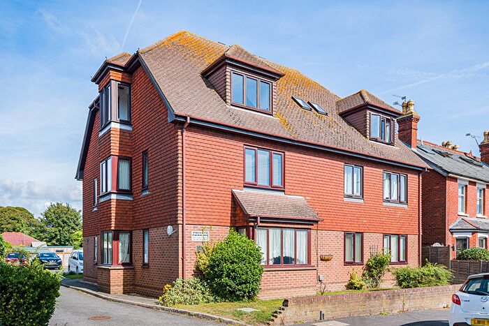 3 Bedroom Flat For Sale In Arnella Court, Farnborough, GU14