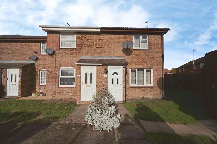 3 Bedroom Terraced House For Sale In Vanbrugh Drive, Houghton Regis, Dunstable, LU5