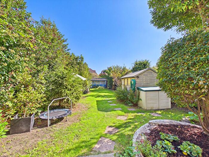 2 Bedroom Apartment For Sale In Radnor Park Road, Folkestone, Kent, CT19