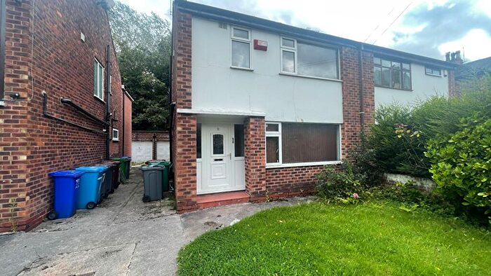 5 Bedroom Semi-Detached House To Rent In Clifton Avenue, Manchester, M14