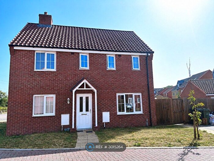 3 Bedroom Semi-Detached House To Rent In Hare Crescent, Norwich, NR9