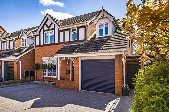 4 Bedroom Detached House For Sale In Dean Close, Ash, Surrey, GU12