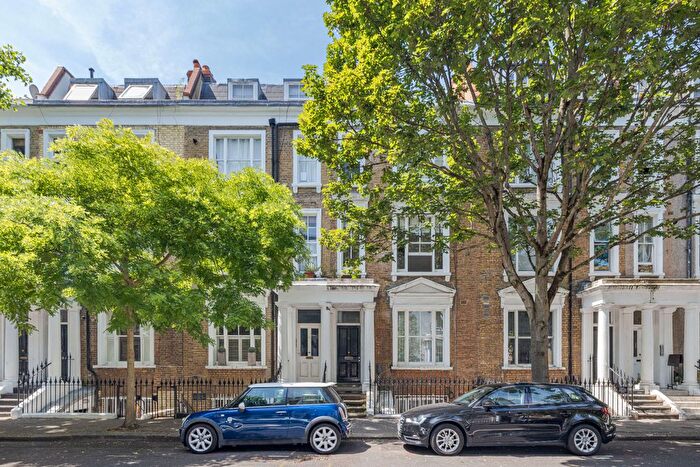 1 Bedroom Flat For Sale In Kempsford Gardens, SW5
