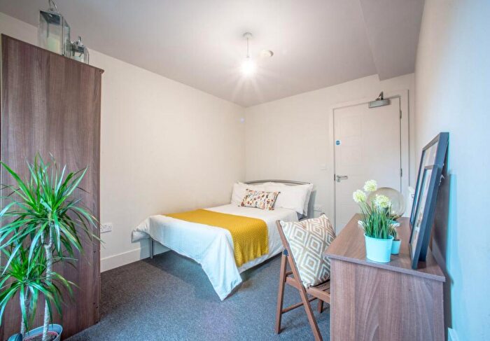 4 Bedroom Flat To Rent In Half Moon Lane, Gateshead, NE8