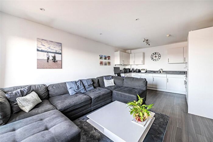 2 Bedroom Flat For Sale In Falcon Way, Bracknell, Berkshire, RG12