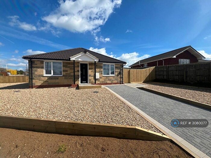 2 Bedroom Bungalow To Rent In Place Road, Cowes, PO31