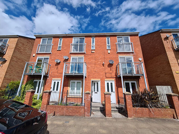 4 Bedroom Town House To Rent In St. Wilfrids Street, Hulme, Manchester., M15