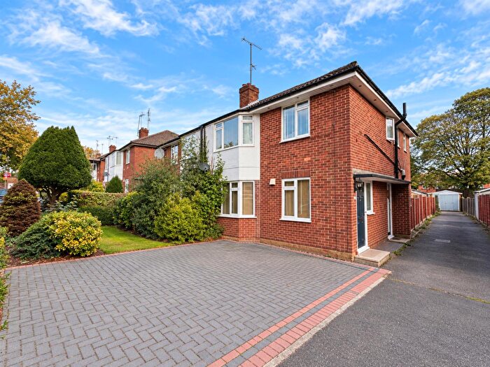 2 Bedroom Maisonette For Sale In London Road, Dunstable, LU6