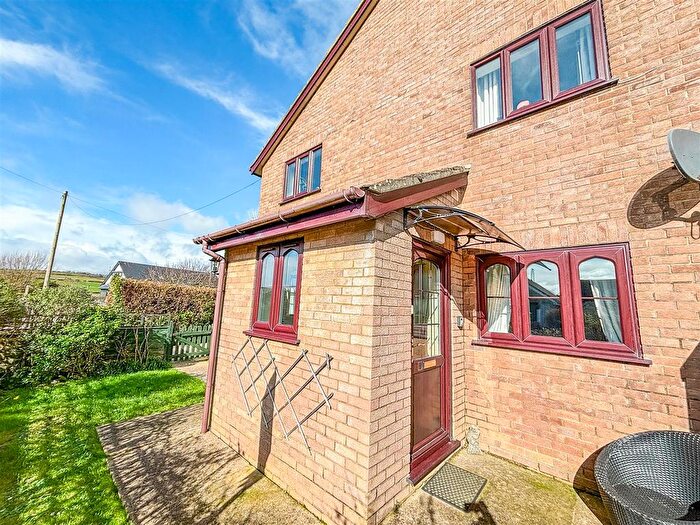 2 Bedroom Flat To Rent In West Bay Road, Bridport, DT6