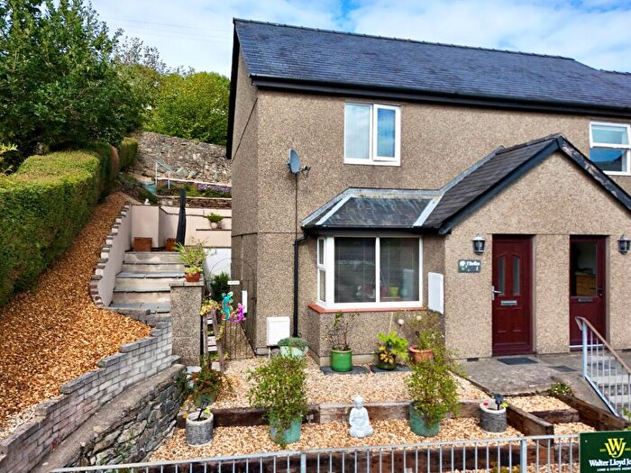 2 Bedroom End Of Terrace House For Sale In Y Berllan, Dolgellau, LL40