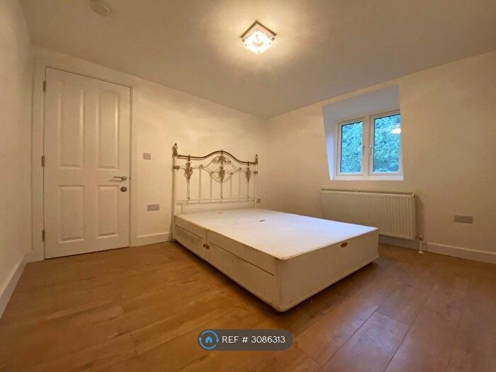 1 Bedroom Flat To Rent In Brookhill Road, London, SE18