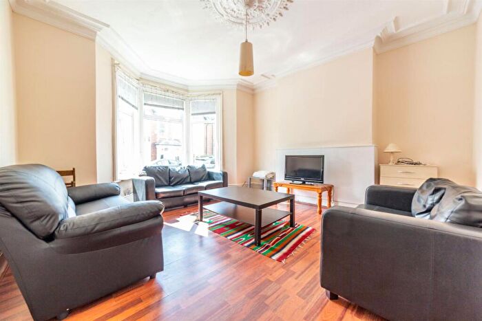 5 Bedroom Terraced House To Rent In £pppw - Simonside Terrace, Heaton, NE6