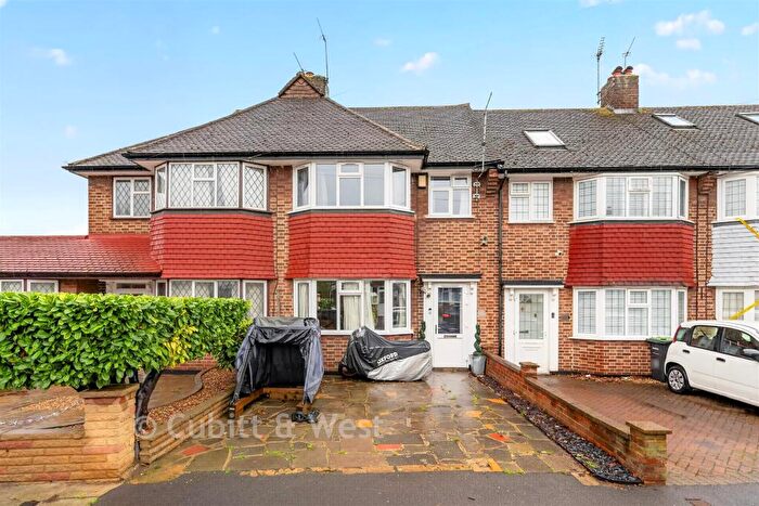 3 Bedroom Terraced House For Sale In Kingsbridge Road, Morden, Surrey, SM4