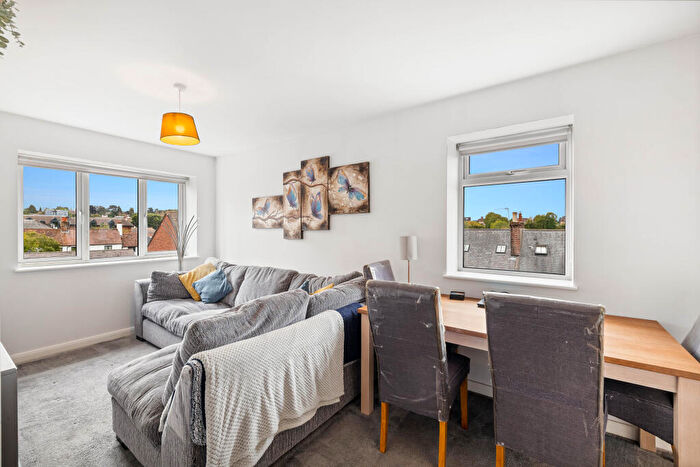 2 Bedroom Apartment For Sale In Ref: Gk - -, South Street, Dorking, RH4