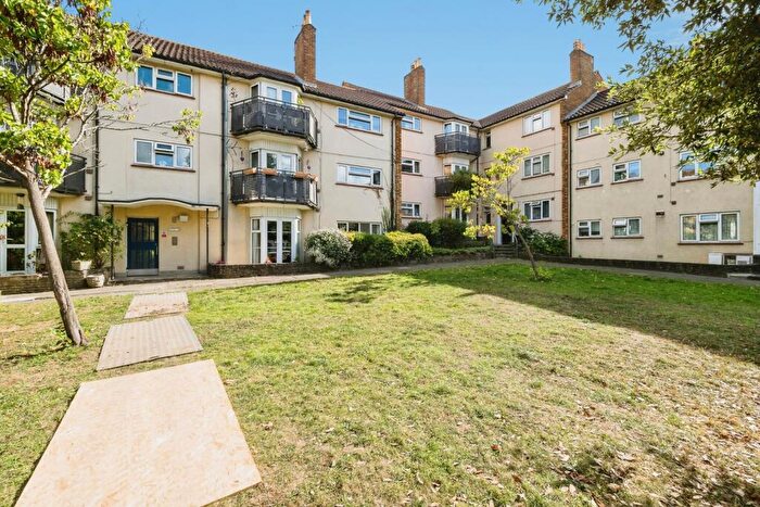 2 Bedroom Flat For Sale In Payzes Gardens, Chingford Lane, Woodford Green, IG8