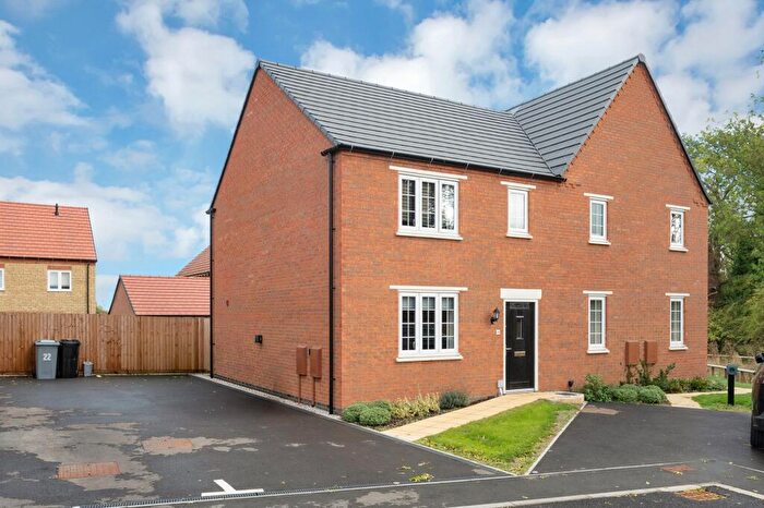 3 Bedroom Semi-Detached House For Sale In Thicket Close, Oakham, LE15