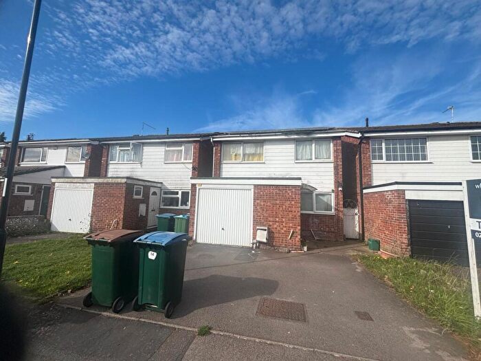 3 Bedroom Town House To Rent In Grasscroft Drive, Coventry, , Uk, CV3
