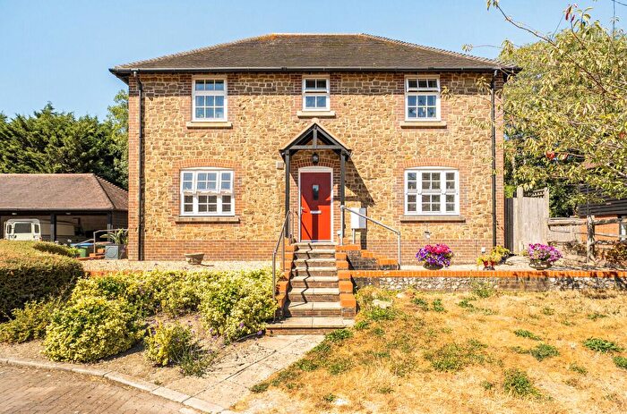 2 Bedroom Flat For Sale In Newland Gardens, Amberley, BN18