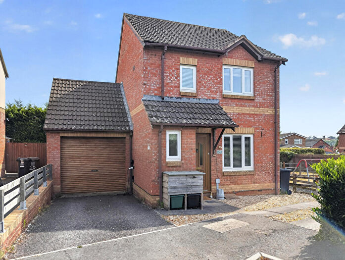 3 Bedroom Detached House For Sale In Chaffinch Drive, Cullompton, Devon, EX15