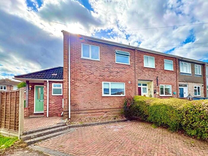 3 Bedroom End Of Terrace House To Rent In Connaught Close, Yateley, Hampshire, GU46